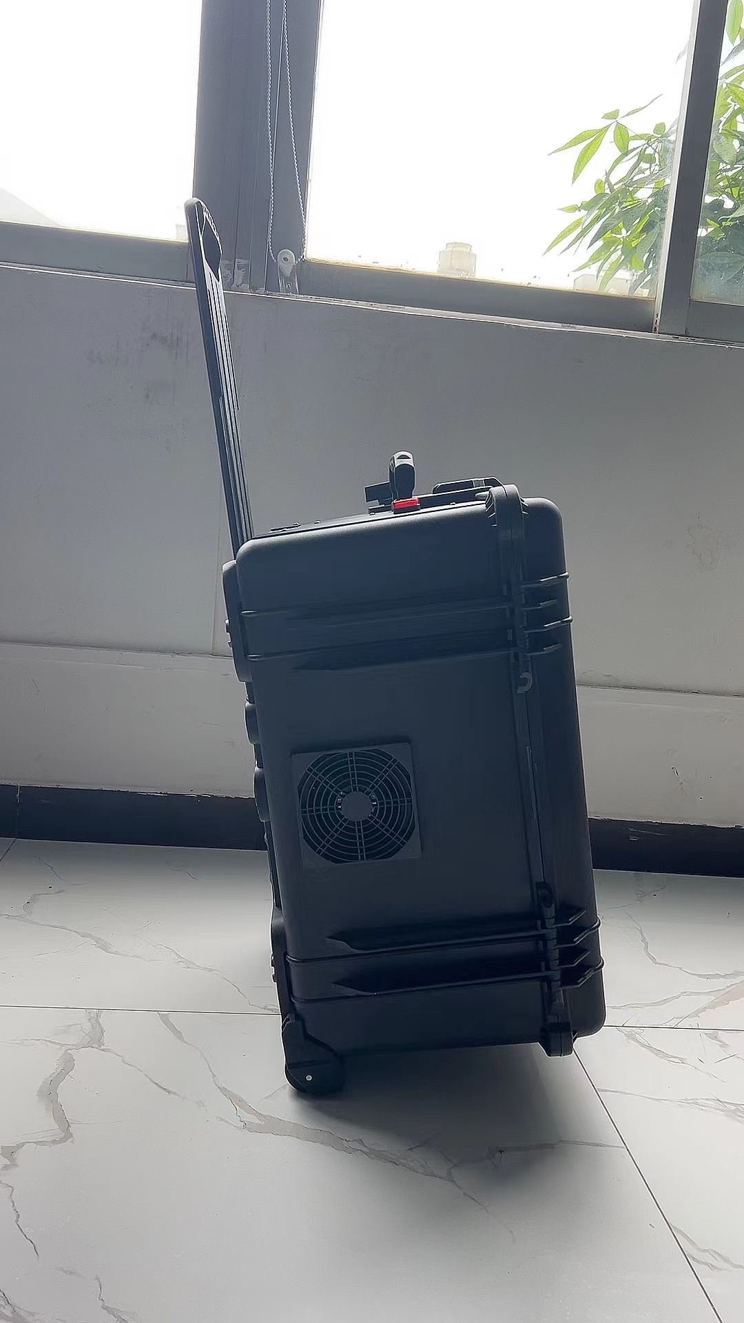 正蓝手拉箱型移动通信干扰器